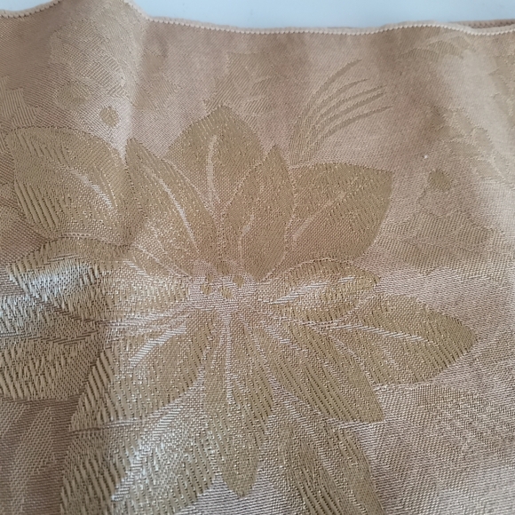 Martha Stewart Everyday Gold Brocade Napkins Set Of 8 16" x 16" Cotton & Polye - Picture 2 of 3